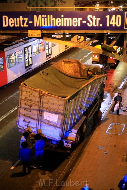 Wieder mal LKW unter Bruecke Koeln Deutz Deutz Muelheimerstr AK P11.JPG